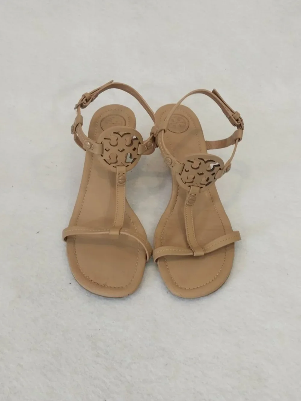 Tory Burch Wedge Sandals 7.5 Miller Beige Nude Leather T-Strap Logo Medallion